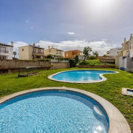 Casa Claudia - Cond Atalaia * Lagos