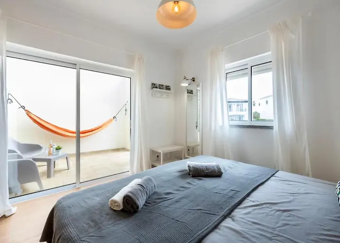 Casa Claudia - Cond Atalaia * ラゴス