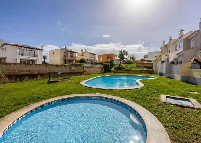 Casa Claudia - Cond Atalaia * Lagos